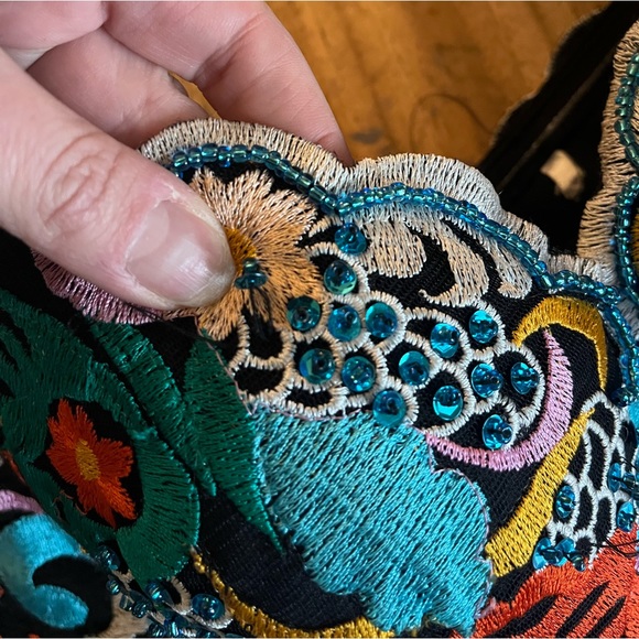 Beaded & embroidered crop top - Picture 5 of 6